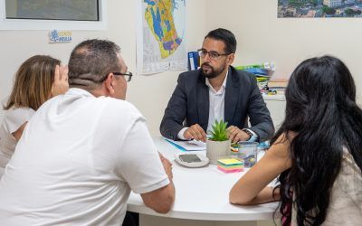 Azmani mantiene una reunión con trabajadores de la Residencia de Estudiantes y Deportistas