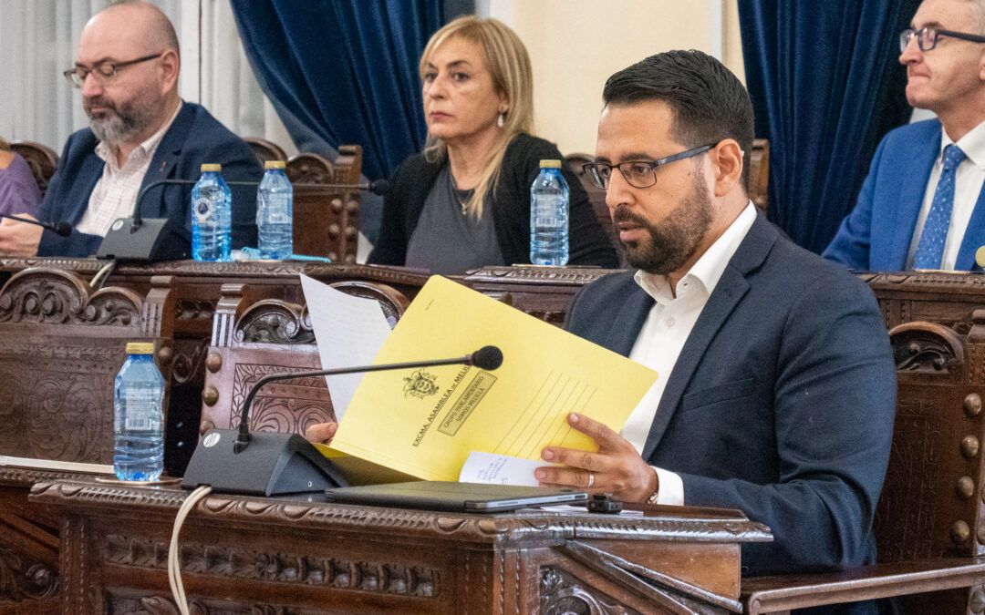 Azmani: “El Gobierno nos da dos días para analizar 384 millones de euros, una burla”